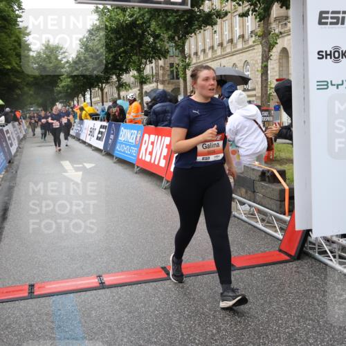 14.06.2026 - REWE Women's Run Strokosch-Dieckow http://msf.ph/oto/9771373 14.06.2026 11:11:07 Ziel 5123, 5254, 5554, 5606, 5763, 5879, 5915 meine-sportfotos.de