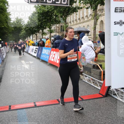 14.06.2026 - REWE Women's Run Strokosch-Dieckow http://msf.ph/oto/9771382 14.06.2026 11:11:07 Ziel 5123, 5254, 5554, 5606, 5763, 5879, 5915 meine-sportfotos.de