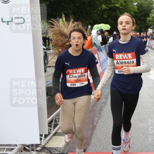 14.06.2026 - REWE Women's Run Strokosch-Dieckow http://msf.ph/oto/9771398 14.06.2026 11:11:04 Ziel 5123, 5254, 5316, 5554, 5606, 5763, 5879, 5915 meine-sportfotos.de