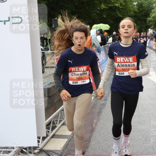 14.06.2026 - REWE Women's Run Strokosch-Dieckow http://msf.ph/oto/9771406 14.06.2026 11:11:04 Ziel 5123, 5254, 5316, 5554, 5606, 5763, 5879, 5915 meine-sportfotos.de