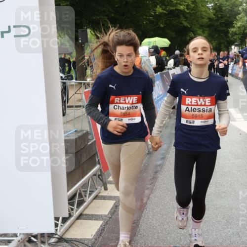 14.06.2026 - REWE Women's Run Strokosch-Dieckow http://msf.ph/oto/9771413 14.06.2026 11:11:04 Ziel 5123, 5254, 5316, 5554, 5606, 5763, 5879, 5915 meine-sportfotos.de