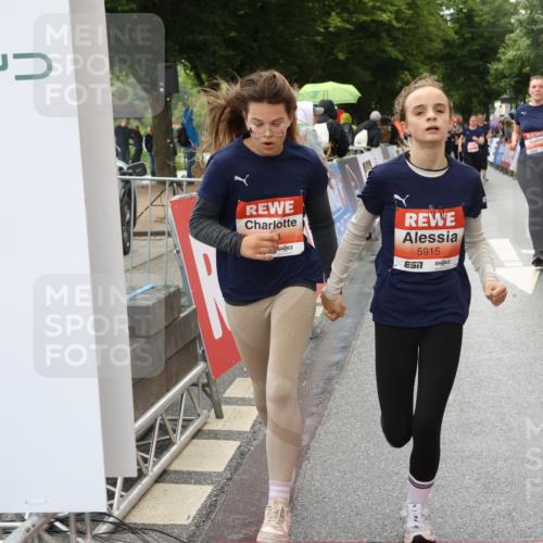 14.06.2026 - REWE Women's Run Strokosch-Dieckow http://msf.ph/oto/9771418 14.06.2026 11:11:04 Ziel 5123, 5254, 5316, 5554, 5606, 5763, 5879, 5915 meine-sportfotos.de