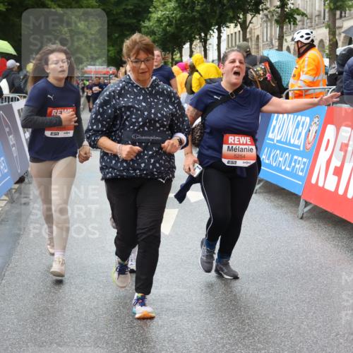 14.06.2026 - REWE Women's Run Strokosch-Dieckow http://msf.ph/oto/9771449 14.06.2026 11:11:02 Ziel 5123, 5254, 5316, 5554, 5724, 5763, 5830, 5831, 5879, 5915 meine-sportfotos.de