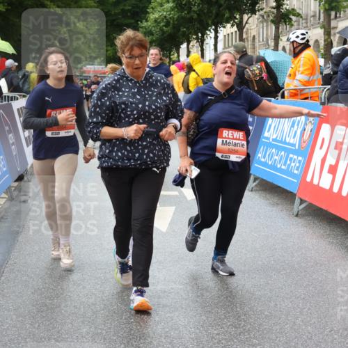 14.06.2026 - REWE Women's Run Strokosch-Dieckow http://msf.ph/oto/9771457 14.06.2026 11:11:02 Ziel 5123, 5254, 5316, 5554, 5724, 5763, 5830, 5831, 5879, 5915 meine-sportfotos.de
