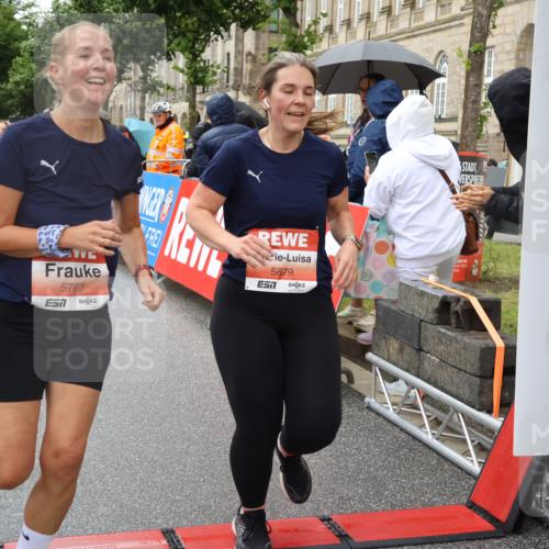 14.06.2026 - REWE Women's Run Strokosch-Dieckow http://msf.ph/oto/9771483 14.06.2026 11:11:00 Ziel 5123, 5124, 5125, 5126, 5127, 5254, 5316, 5554, 5724, 5763, 5830, 5831, 5879, 5915 meine-sportfotos.de