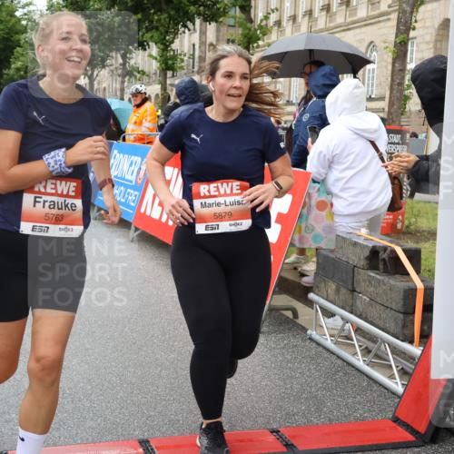 14.06.2026 - REWE Women's Run Strokosch-Dieckow http://msf.ph/oto/9771490 14.06.2026 11:11:00 Ziel 5123, 5124, 5125, 5126, 5127, 5254, 5316, 5554, 5724, 5763, 5830, 5831, 5879, 5915 meine-sportfotos.de