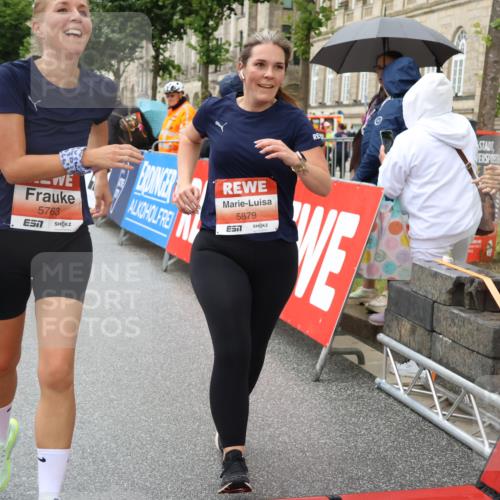 14.06.2026 - REWE Women's Run Strokosch-Dieckow http://msf.ph/oto/9771502 14.06.2026 11:11:00 Ziel 5123, 5124, 5125, 5126, 5127, 5254, 5316, 5554, 5724, 5763, 5830, 5831, 5879, 5915 meine-sportfotos.de