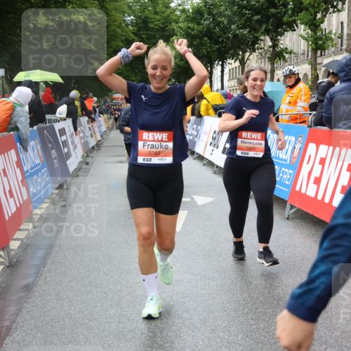 14.06.2026 - REWE Women's Run Strokosch-Dieckow http://msf.ph/oto/9771541 14.06.2026 11:10:59 Ziel 5005, 5120, 5123, 5124, 5125, 5126, 5127, 5254, 5316, 5554, 5724, 5763, 5830, 5831, 5879, 5915 meine-sportfotos.de