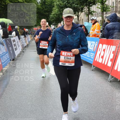 14.06.2026 - REWE Women's Run Strokosch-Dieckow http://msf.ph/oto/9771555 14.06.2026 11:10:58 Ziel 5005, 5120, 5124, 5125, 5126, 5127, 5316, 5724, 5763, 5830, 5831, 5879 meine-sportfotos.de