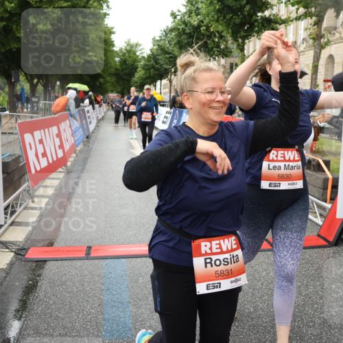14.06.2026 - REWE Women's Run Strokosch-Dieckow http://msf.ph/oto/9771570 14.06.2026 11:10:55 Ziel 5005, 5028, 5120, 5124, 5125, 5126, 5127, 5316, 5724, 5830, 5831 meine-sportfotos.de