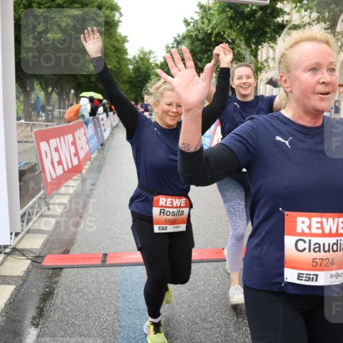 14.06.2026 - REWE Women's Run Strokosch-Dieckow http://msf.ph/oto/9771575 14.06.2026 11:10:55 Ziel 5005, 5028, 5120, 5124, 5125, 5126, 5127, 5316, 5724, 5830, 5831 meine-sportfotos.de