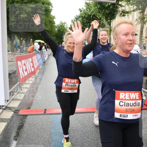 14.06.2026 - REWE Women's Run Strokosch-Dieckow http://msf.ph/oto/9771581 14.06.2026 11:10:55 Ziel 5005, 5028, 5120, 5124, 5125, 5126, 5127, 5316, 5724, 5830, 5831 meine-sportfotos.de
