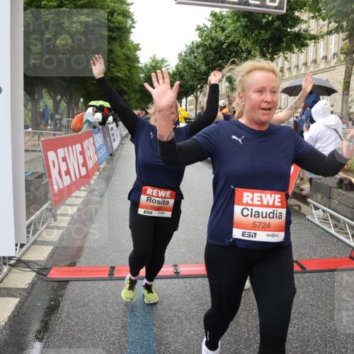 14.06.2026 - REWE Women's Run Strokosch-Dieckow http://msf.ph/oto/9771605 14.06.2026 11:10:55 Ziel 5005, 5028, 5120, 5124, 5125, 5126, 5127, 5316, 5724, 5830, 5831 meine-sportfotos.de