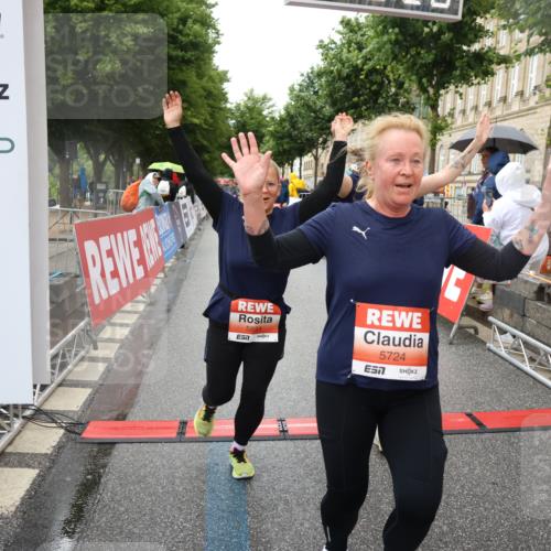14.06.2026 - REWE Women's Run Strokosch-Dieckow http://msf.ph/oto/9771611 14.06.2026 11:10:55 Ziel 5005, 5028, 5120, 5124, 5125, 5126, 5127, 5316, 5724, 5830, 5831 meine-sportfotos.de