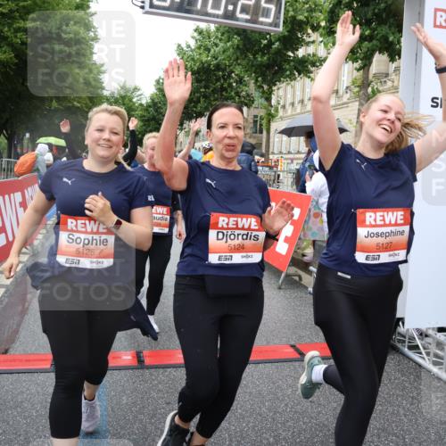 14.06.2026 - REWE Women's Run Strokosch-Dieckow http://msf.ph/oto/9771630 14.06.2026 11:10:54 Ziel 5005, 5028, 5120, 5124, 5125, 5126, 5127, 5316, 5724, 5830, 5831 meine-sportfotos.de