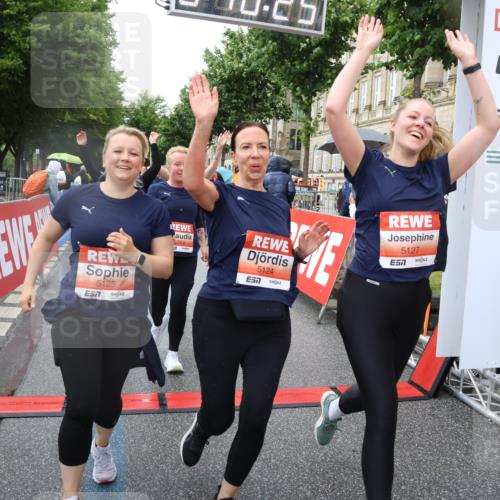14.06.2026 - REWE Women's Run Strokosch-Dieckow http://msf.ph/oto/9771637 14.06.2026 11:10:53 Ziel 5005, 5028, 5120, 5124, 5125, 5126, 5127, 5724, 5830, 5831 meine-sportfotos.de