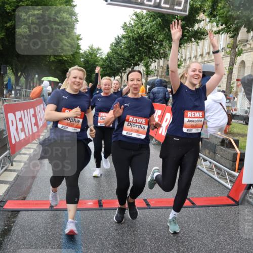 14.06.2026 - REWE Women's Run Strokosch-Dieckow http://msf.ph/oto/9771665 14.06.2026 11:10:53 Ziel 5005, 5028, 5120, 5124, 5125, 5126, 5127, 5724, 5830, 5831 meine-sportfotos.de