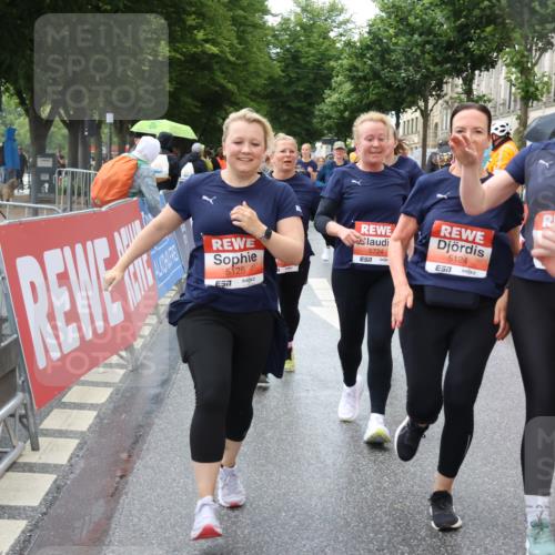 14.06.2026 - REWE Women's Run Strokosch-Dieckow http://msf.ph/oto/9771671 14.06.2026 11:10:53 Ziel 5005, 5028, 5120, 5124, 5125, 5126, 5127, 5724, 5830, 5831 meine-sportfotos.de