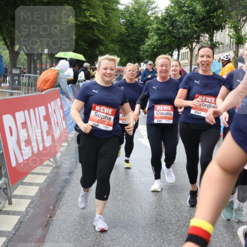14.06.2026 - REWE Women's Run Strokosch-Dieckow http://msf.ph/oto/9771690 14.06.2026 11:10:52 Ziel 5005, 5028, 5120, 5124, 5125, 5126, 5127, 5724, 5830, 5831 meine-sportfotos.de