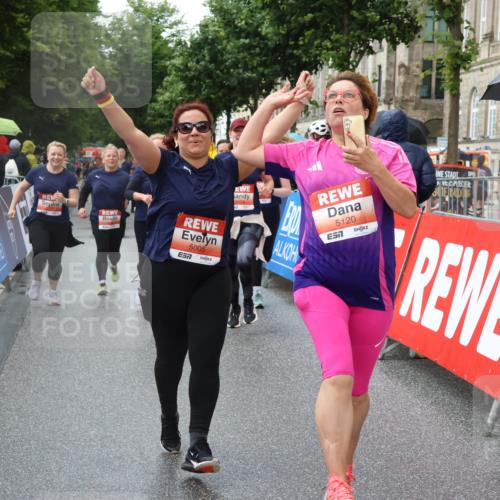 14.06.2026 - REWE Women's Run Strokosch-Dieckow http://msf.ph/oto/9771698 14.06.2026 11:10:51 Ziel 5005, 5028, 5120, 5124, 5125, 5126, 5127, 5236, 5724, 5830, 5831 meine-sportfotos.de
