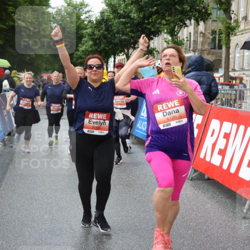 14.06.2026 - REWE Women's Run Strokosch-Dieckow http://msf.ph/oto/9771705 14.06.2026 11:10:51 Ziel 5005, 5028, 5120, 5124, 5125, 5126, 5127, 5236, 5724, 5830, 5831 meine-sportfotos.de