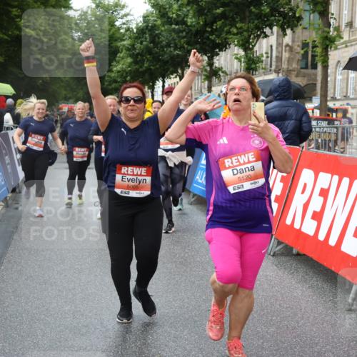 14.06.2026 - REWE Women's Run Strokosch-Dieckow http://msf.ph/oto/9771714 14.06.2026 11:10:50 Ziel 5005, 5028, 5120, 5124, 5125, 5126, 5127, 5236, 5724, 5830, 5831 meine-sportfotos.de