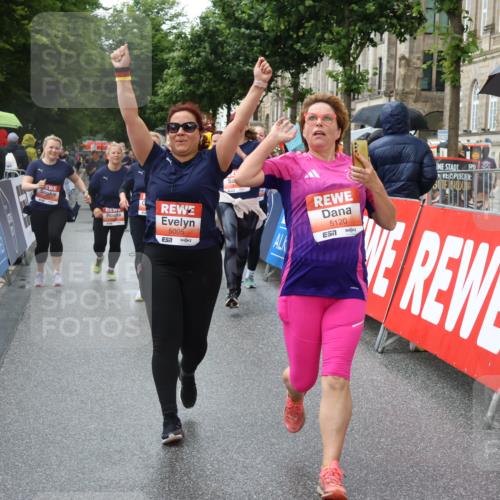 14.06.2026 - REWE Women's Run Strokosch-Dieckow http://msf.ph/oto/9771729 14.06.2026 11:10:50 Ziel 5005, 5028, 5120, 5124, 5125, 5126, 5127, 5236, 5724, 5830, 5831 meine-sportfotos.de