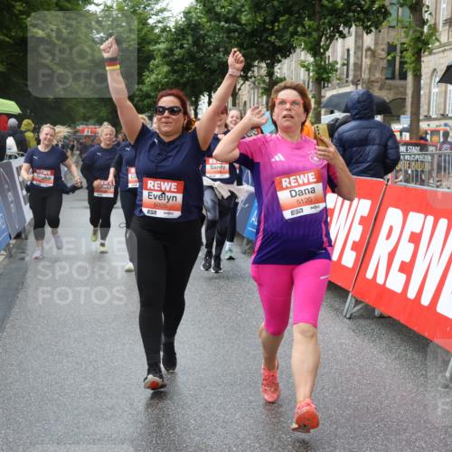 14.06.2026 - REWE Women's Run Strokosch-Dieckow http://msf.ph/oto/9771736 14.06.2026 11:10:50 Ziel 5005, 5028, 5120, 5124, 5125, 5126, 5127, 5236, 5724, 5830, 5831 meine-sportfotos.de