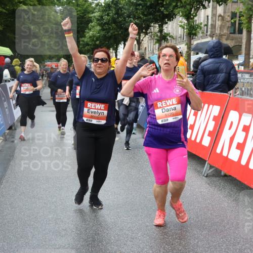 14.06.2026 - REWE Women's Run Strokosch-Dieckow http://msf.ph/oto/9771752 14.06.2026 11:10:50 Ziel 5005, 5028, 5120, 5124, 5125, 5126, 5127, 5236, 5724, 5830, 5831 meine-sportfotos.de