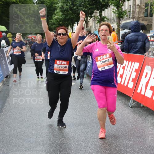 14.06.2026 - REWE Women's Run Strokosch-Dieckow http://msf.ph/oto/9771759 14.06.2026 11:10:50 Ziel 5005, 5028, 5120, 5124, 5125, 5126, 5127, 5236, 5724, 5830, 5831 meine-sportfotos.de
