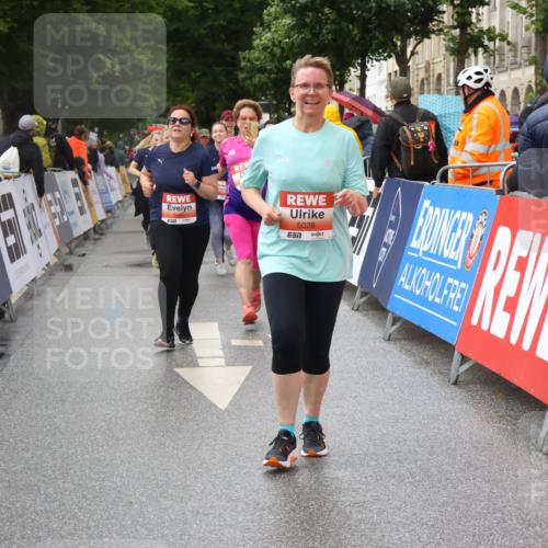 14.06.2026 - REWE Women's Run Strokosch-Dieckow http://msf.ph/oto/9771767 14.06.2026 11:10:47 Ziel 5005, 5028, 5120, 5236 meine-sportfotos.de