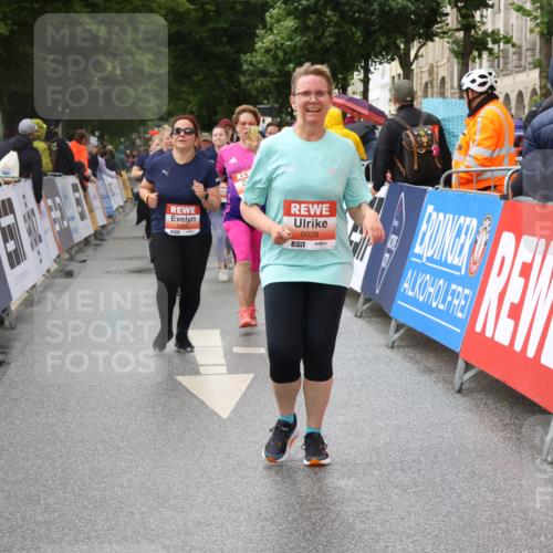 14.06.2026 - REWE Women's Run Strokosch-Dieckow http://msf.ph/oto/9771774 14.06.2026 11:10:47 Ziel 5005, 5028, 5120, 5236 meine-sportfotos.de
