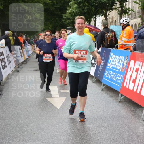 14.06.2026 - REWE Women's Run Strokosch-Dieckow http://msf.ph/oto/9771781 14.06.2026 11:10:47 Ziel 5005, 5028, 5120, 5236 meine-sportfotos.de