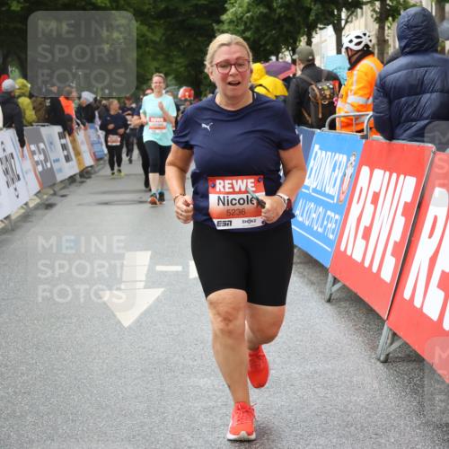 14.06.2026 - REWE Women's Run Strokosch-Dieckow http://msf.ph/oto/9771789 14.06.2026 11:10:42 Ziel 5236 meine-sportfotos.de