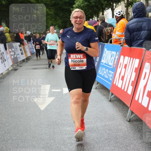 14.06.2026 - REWE Women's Run Strokosch-Dieckow http://msf.ph/oto/9771805 14.06.2026 11:10:42 Ziel 5236 meine-sportfotos.de