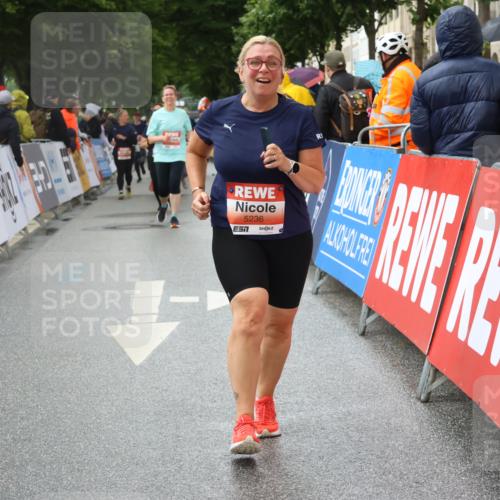 14.06.2026 - REWE Women's Run Strokosch-Dieckow http://msf.ph/oto/9771812 14.06.2026 11:10:42 Ziel 5236 meine-sportfotos.de