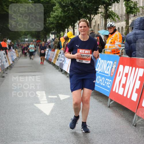 14.06.2026 - REWE Women's Run Strokosch-Dieckow http://msf.ph/oto/9771821 14.06.2026 11:10:30 Ziel 5240, 5787, 5788, 5961 meine-sportfotos.de
