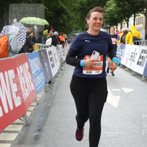 14.06.2026 - REWE Women's Run Strokosch-Dieckow http://msf.ph/oto/9771842 14.06.2026 11:10:26 Ziel 5211, 5240, 5301, 5698, 5787, 5788 meine-sportfotos.de