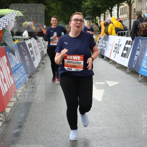 14.06.2026 - REWE Women's Run Strokosch-Dieckow http://msf.ph/oto/9771880 14.06.2026 11:10:23 Ziel 5211, 5240, 5301, 5375, 5698, 5787, 5788 meine-sportfotos.de