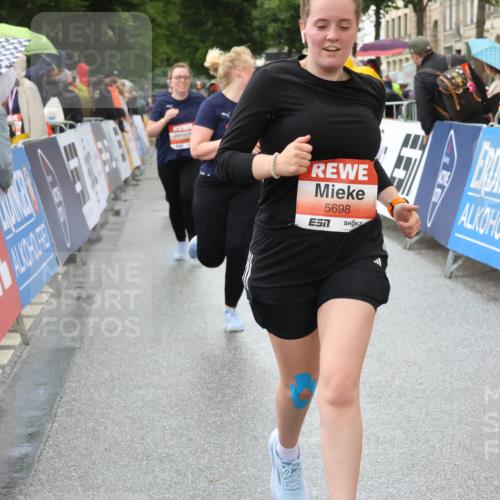 14.06.2026 - REWE Women's Run Strokosch-Dieckow http://msf.ph/oto/9771937 14.06.2026 11:10:21 Ziel 5211, 5301, 5375, 5698, 5787, 5788, 5937, 5974, 5996 meine-sportfotos.de