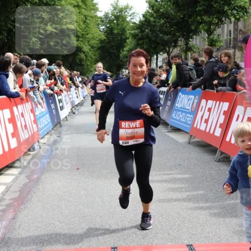 14.06.2026 - REWE Women's Run Strokosch-Dieckow http://msf.ph/oto/9771940 14.06.2026 10:55:44 Ziel 5250, 5287, 5695, 5789, 6069 meine-sportfotos.de
