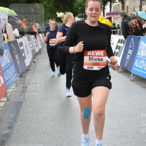 14.06.2026 - REWE Women's Run Strokosch-Dieckow http://msf.ph/oto/9771945 14.06.2026 11:10:21 Ziel 5211, 5301, 5375, 5698, 5787, 5788, 5937, 5974, 5996 meine-sportfotos.de