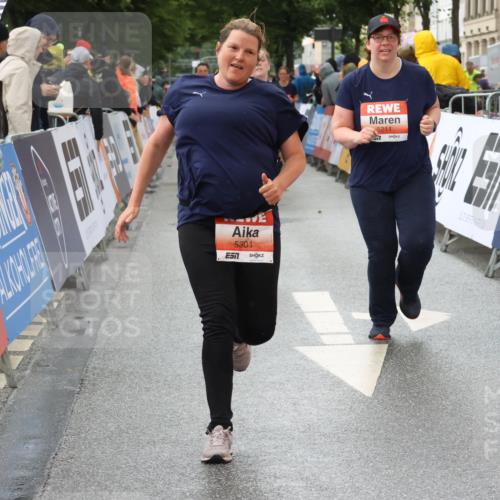 14.06.2026 - REWE Women's Run Strokosch-Dieckow http://msf.ph/oto/9771960 14.06.2026 11:10:17 Ziel 5211, 5301, 5375, 5698, 5937, 5938, 5974, 5996 meine-sportfotos.de