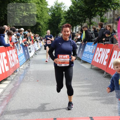 14.06.2026 - REWE Women's Run Strokosch-Dieckow http://msf.ph/oto/9771962 14.06.2026 10:55:44 Ziel 5250, 5287, 5695, 5789, 6069 meine-sportfotos.de