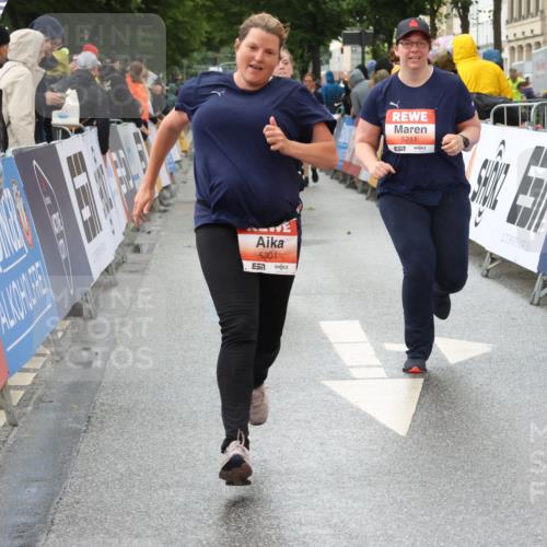 14.06.2026 - REWE Women's Run Strokosch-Dieckow http://msf.ph/oto/9771971 14.06.2026 11:10:17 Ziel 5211, 5301, 5375, 5698, 5937, 5938, 5974, 5996 meine-sportfotos.de
