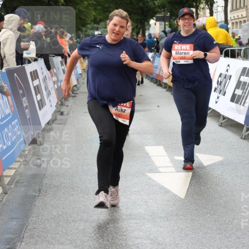 14.06.2026 - REWE Women's Run Strokosch-Dieckow http://msf.ph/oto/9771977 14.06.2026 11:10:17 Ziel 5211, 5301, 5375, 5698, 5937, 5938, 5974, 5996 meine-sportfotos.de