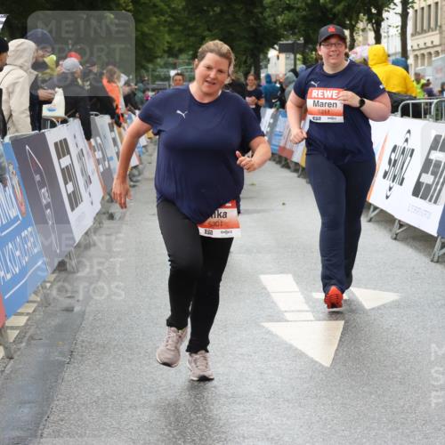 14.06.2026 - REWE Women's Run Strokosch-Dieckow http://msf.ph/oto/9771986 14.06.2026 11:10:17 Ziel 5211, 5301, 5375, 5698, 5937, 5938, 5974, 5996 meine-sportfotos.de