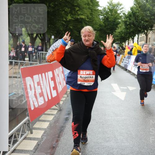 14.06.2026 - REWE Women's Run Strokosch-Dieckow http://msf.ph/oto/9772002 14.06.2026 11:10:13 Ziel 5145, 5375, 5533, 5937, 5938, 5974, 5996 meine-sportfotos.de