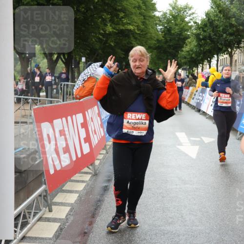 14.06.2026 - REWE Women's Run Strokosch-Dieckow http://msf.ph/oto/9772015 14.06.2026 11:10:13 Ziel 5145, 5375, 5533, 5937, 5938, 5974, 5996 meine-sportfotos.de