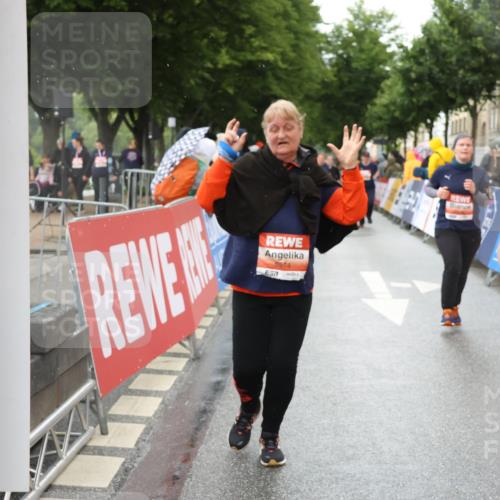 14.06.2026 - REWE Women's Run Strokosch-Dieckow http://msf.ph/oto/9772020 14.06.2026 11:10:13 Ziel 5145, 5375, 5533, 5937, 5938, 5974, 5996 meine-sportfotos.de